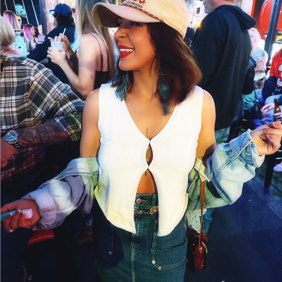 Meet your Posher, Lo 🌟 - Picture 2 of 4